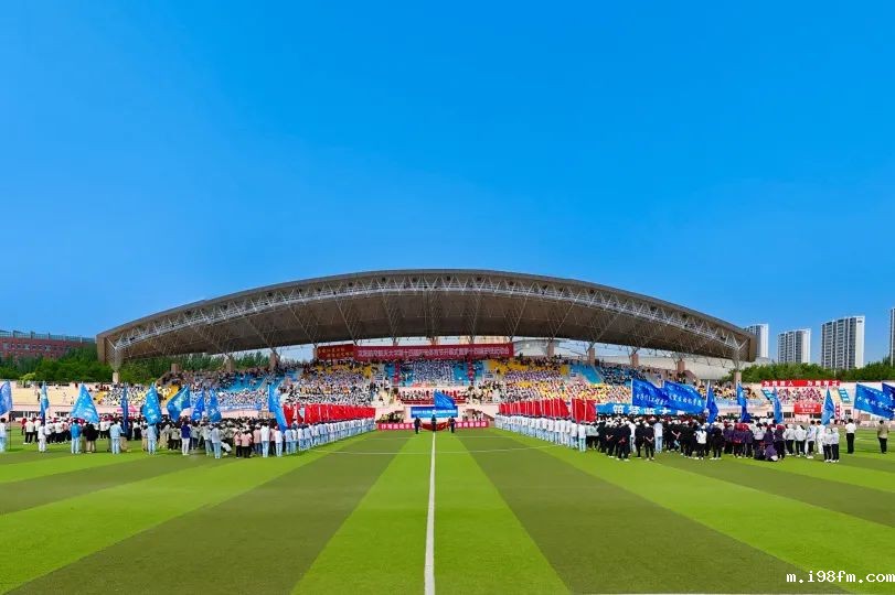 开运网页下载第14届阳光体育节暨第14届田径运动会举办成功