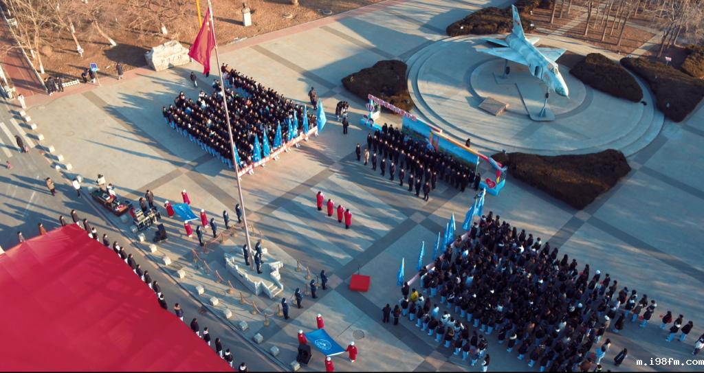 学校举行2025年春季学期“开学第一课”主题升旗仪式