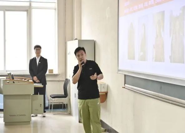 b992b8019d3454e8d9539d9bada46c32